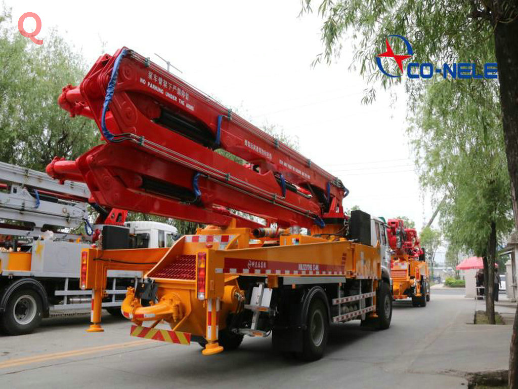 小型泵車(chē)，小型混凝土泵車(chē)，天泵