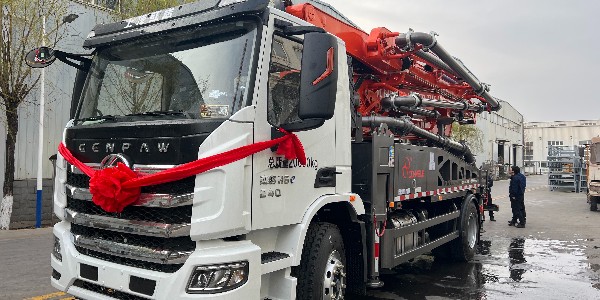 混凝土泵車(chē)能提高經(jīng)濟(jì)效益，而且能夠改變施工現(xiàn)場(chǎng)的面貌