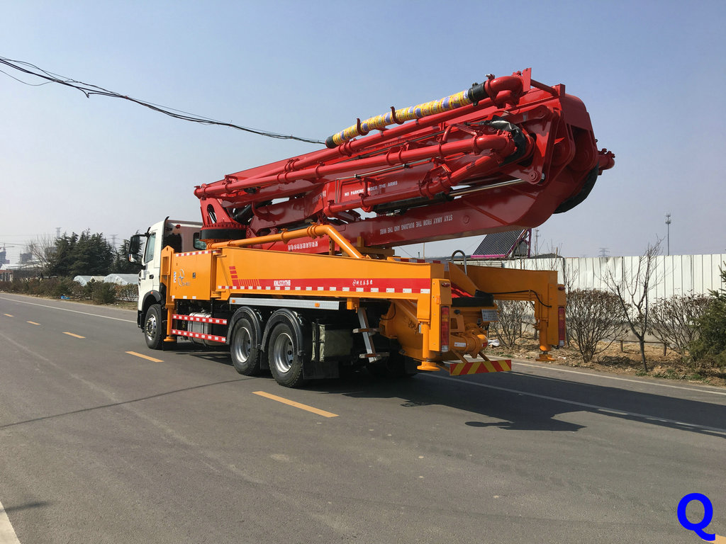 小型混凝土泵車，天泵，小型泵車，混凝土泵車