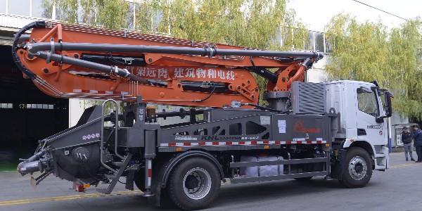 當你考慮32米小泵車時，有哪些點是在選擇時要注意的呢？