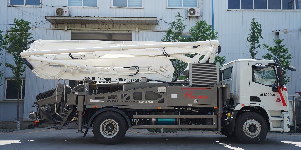 泵車(chē)不僅減輕施工的負(fù)擔(dān)，還能輕松施工